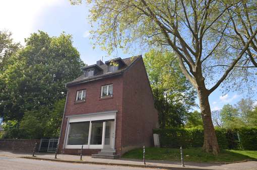 Straßenansicht - Haus in 52477 Alsdorf mit 74m² kaufen