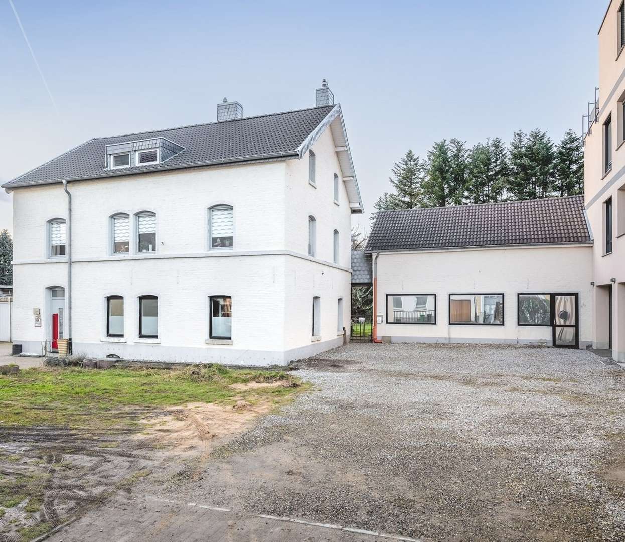 Titelbild geschnitten - Wohn- / Geschäftshaus in 52134 Herzogenrath mit 272m² als Kapitalanlage kaufen