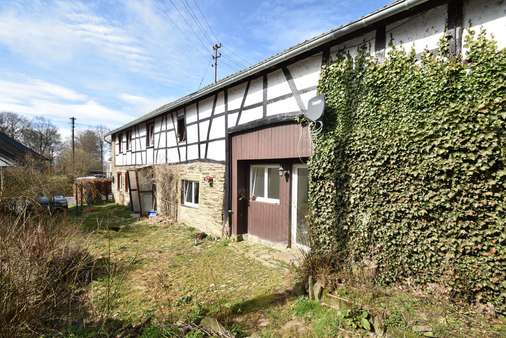 Seitenansicht - Einfamilienhaus in 52156 Monschau mit 180m² kaufen