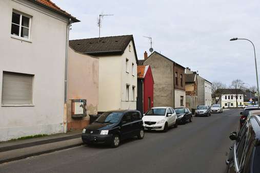 Straßenansicht - Einfamilienhaus in 52249 Eschweiler mit 47m² kaufen