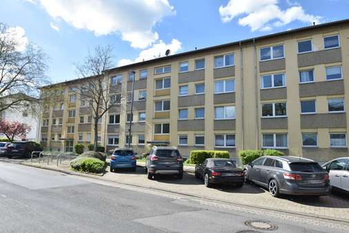 Straßenansicht - Etagenwohnung in 52078 Aachen mit 77m² kaufen