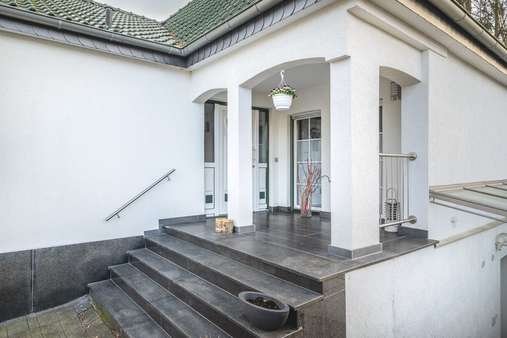 Eingangsbereich - Bungalow in 52477 Alsdorf mit 236m² kaufen