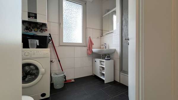 Badezimmer der 1. Wohnung - Mehrfamilienhaus in 52078 Aachen mit 101m² als Kapitalanlage kaufen