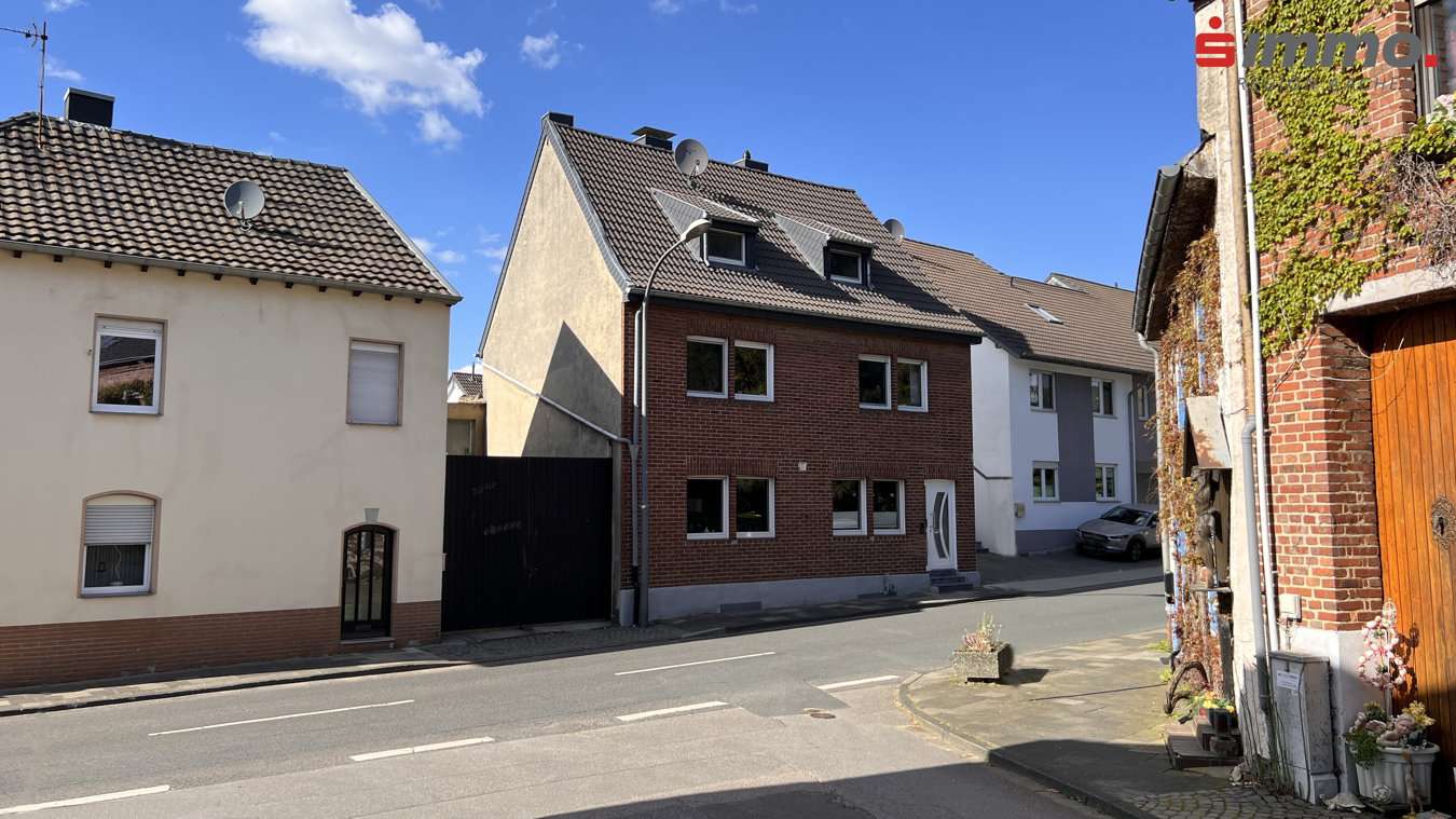 Titelbild - Zweifamilienhaus in 52249 Eschweiler mit 112m² kaufen