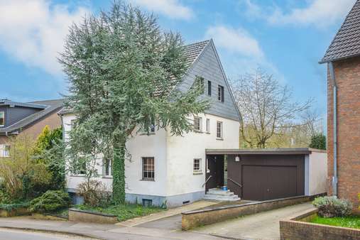 seitl. Frontansicht - Zweifamilienhaus in 52076 Aachen mit 209m² kaufen