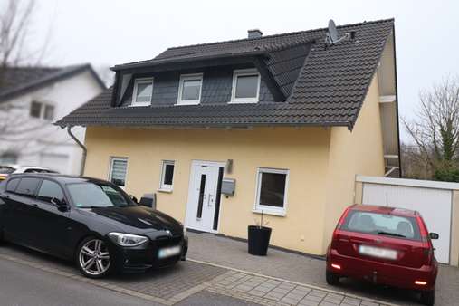 Seitenansicht m. Garage rechts - Einfamilienhaus in 52355 Düren mit 137m² kaufen