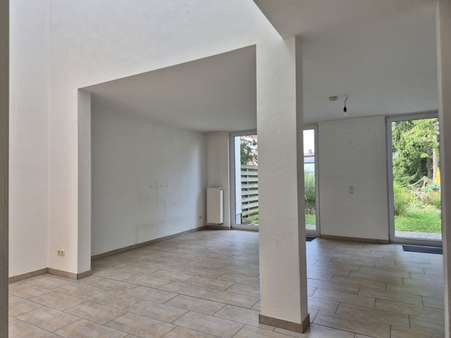 Wohn-/Essbereich Haus rechts Wohn-/Essbereich Haus rechts - Zweifamilienhaus in 53909 Zülpich-Geich mit 212m² kaufen