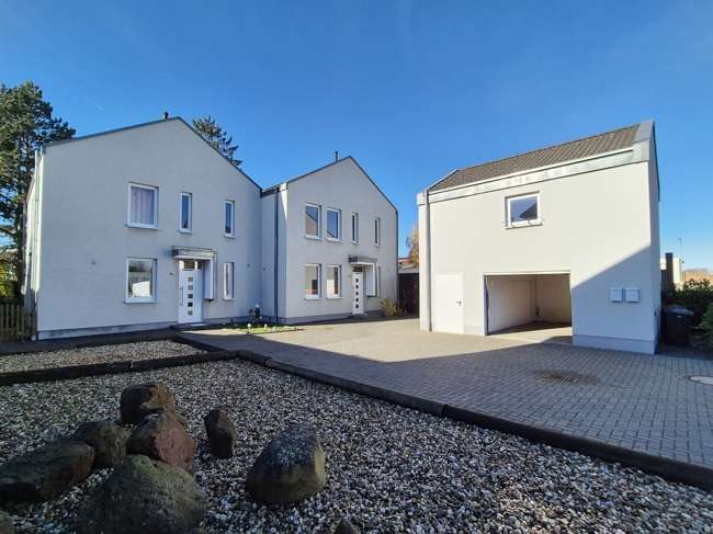 Straßenansicht - Zweifamilienhaus in 53909 Zülpich-Geich mit 212m² kaufen