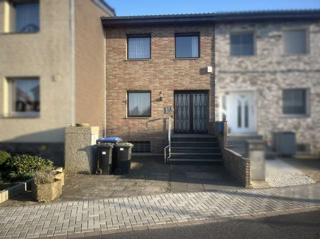 Straßenansicht - Reihenmittelhaus in 52388 Nörvenich-Eschweiler über Feld mit 80m² kaufen