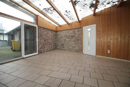 überdachter Freisitz mit Zugang zur Terrasse - Einfamilienhaus in 52445 Titz / Spiel mit 112m² kaufen