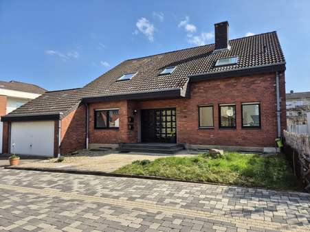 Straßenansicht - Zweifamilienhaus in 52372 Kreuzau mit 190m² kaufen