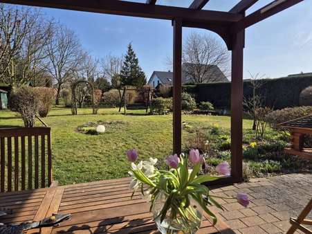 Blick in den Garten - Einfamilienhaus in 52393 Hürtgenwald-Gey mit 184m² kaufen
