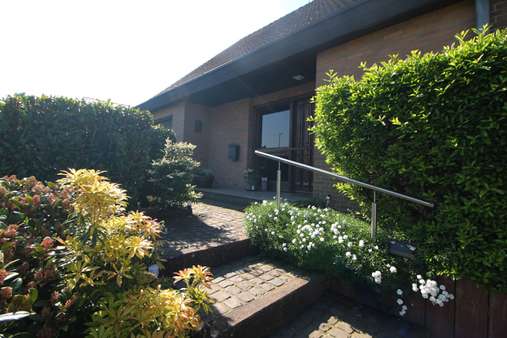 Zuwegung zum Haus - Einfamilienhaus in 52441 Linnich mit 166m² kaufen