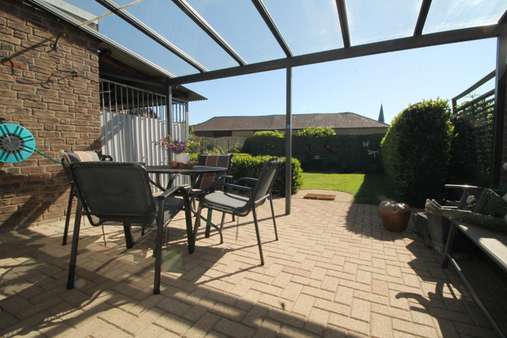 überdachte Terrasse - Haus in 52428 Jülich-Mersch mit 128m² kaufen