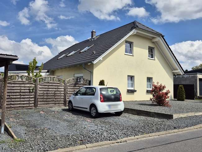 Straßenansicht - Zweifamilienhaus in 52393 Hürtgenwald-Gey mit 194m² kaufen