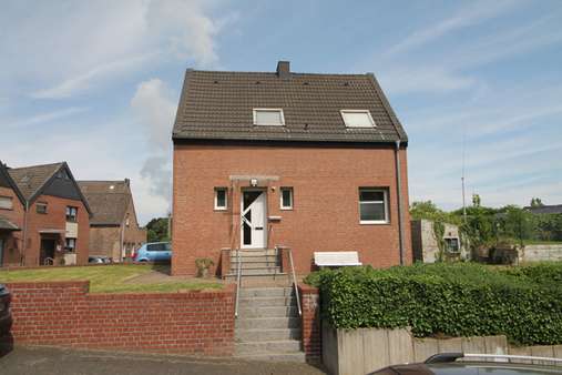 Straßenansicht - Einfamilienhaus in 52379 Langerwehe mit 80m² kaufen