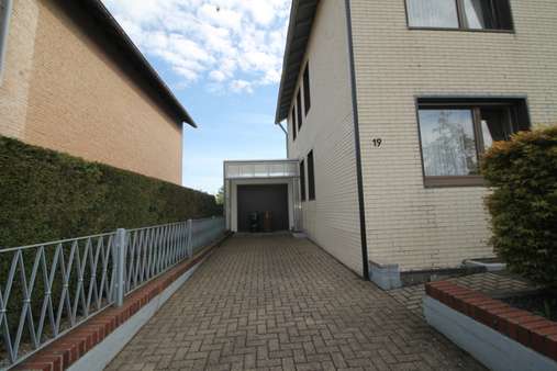Einfahrt Einfahrt - Zweifamilienhaus in 52428 Jülich-Altenburg mit 124m² kaufen