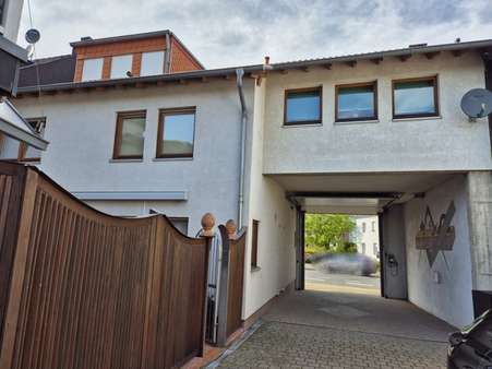 Hofansicht Haus 1 Hofansicht Haus 1 - Zweifamilienhaus in 52355 Düren-Gürzenich mit 406m² kaufen