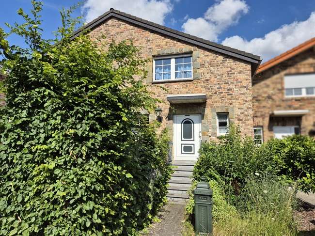 Straßenansicht Straßenansicht - Reihenmittelhaus in 52391 Vettweiß / Froitzheim mit 117m² kaufen