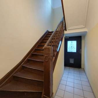 Treppenhaus - Dachgeschosswohnung in 52066 Aachen mit 35m² als Kapitalanlage kaufen