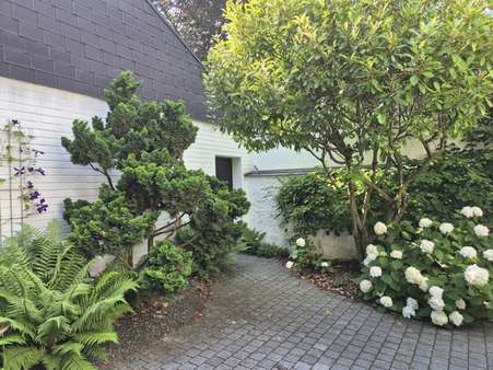 Innenhof/Zugang Garage Innenhof/Zugang Garage - Bungalow in 52355 Düren-Rölsdorf mit 210m² kaufen