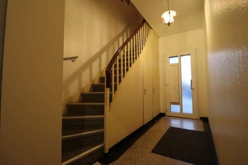Eingangsbereich 3-Familienhaus - Mehrfamilienhaus in 52441 Linnich-Zentralort mit 274m² als Kapitalanlage kaufen