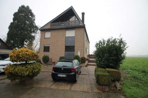 Straßenansicht - Souterrain-Wohnung in 52445 Titz-Ameln mit 67m² kaufen