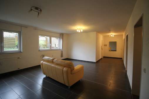 Wohn-/ Esszimmer - Souterrain-Wohnung in 52445 Titz-Ameln mit 67m² kaufen