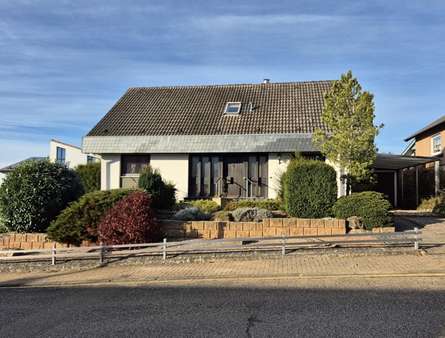 Straßenansicht - Einfamilienhaus in 52385 Nideggen mit 153m² kaufen