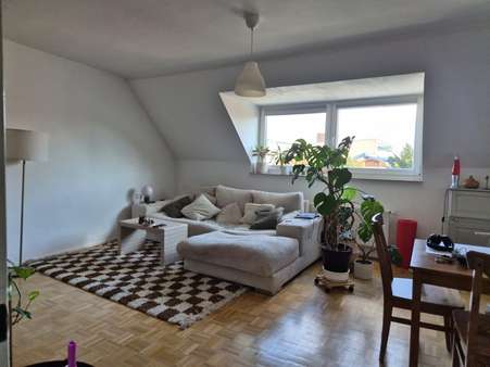 Wohnzimmer - Dachgeschosswohnung in 50676 Köln mit 60m² als Kapitalanlage kaufen
