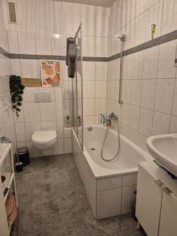 Bad - Dachgeschosswohnung in 50676 Köln mit 60m² kaufen