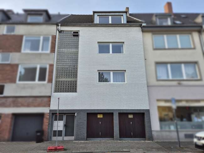 Straßenansicht - Dachgeschosswohnung in 50676 Köln mit 60m² kaufen
