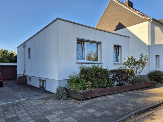 Straßenansicht - Bungalow in 52355 Düren-Lendersdorf mit 52m² kaufen
