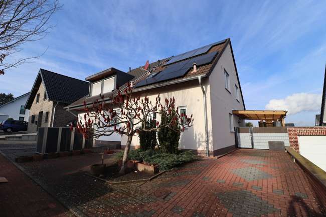 Straßen-/Seitenansicht  - Einfamilienhaus in 52379 Langerwehe-Zentralort mit 107m² kaufen