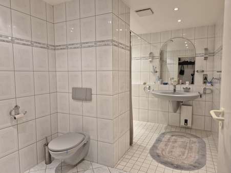 Bad - Erdgeschosswohnung in 52349 Düren mit 97m² kaufen