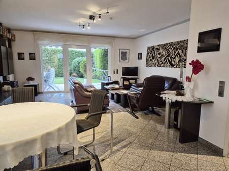 Wohnzimmer - Erdgeschosswohnung in 52349 Düren mit 97m² kaufen