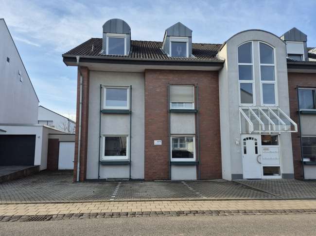 Straßenansicht - Erdgeschosswohnung in 52349 Düren mit 97m² kaufen