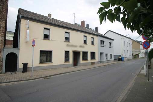 Straßenansicht - Haus in 52355 Düren-Lendersdorf mit 114m² kaufen