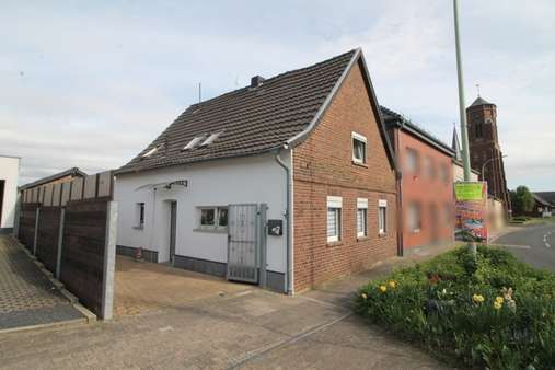 Seitenansicht - Haus in 52399 Merzenich-Golzheim mit 95m² kaufen