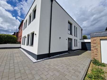 Straßenansicht - Doppelhaushälfte in 52355 Düren-Niederau mit 208m² kaufen