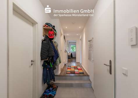 Flur (1.OG) Flur (1.OG) - Zweifamilienhaus in 59269 Beckum mit 199m² kaufen