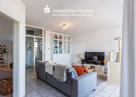 Wohnzimmer - Dachgeschosswohnung in 48165 Münster mit 63m² kaufen