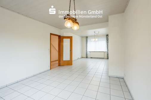 Wohnzimmer - Doppelhaushälfte in 48165 Münster mit 90m² kaufen