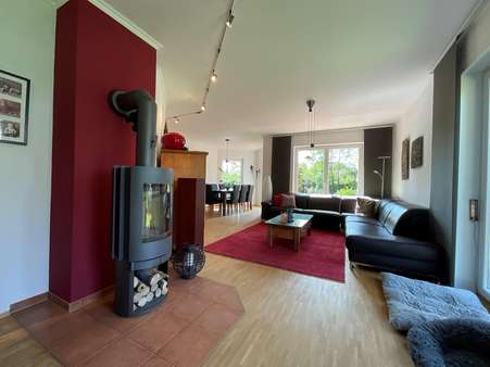 Wohnzimmer mit Kamin - Einfamilienhaus in 49525 Lengerich mit 152m² kaufen