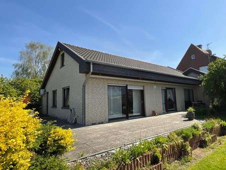 Hinterhaus: Blick vom Garten - Zweifamilienhaus in 49525 Lengerich mit 220m² kaufen
