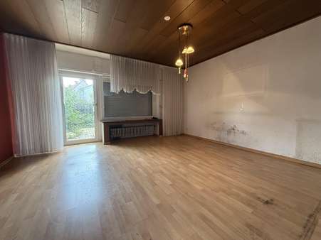 Wohnzimmer mit Zugang zur Terrasse - Doppelhaushälfte in 48282 Emsdetten mit 105m² kaufen