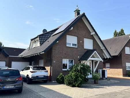 Garage und Einfahrt - Einfamilienhaus in 46399 Bocholt mit 124m² kaufen