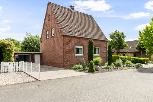 Außenaufnahme - Einfamilienhaus in 48249 Dülmen mit 160m² kaufen