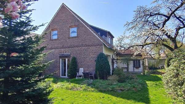 Giebelansicht - Einfamilienhaus in 48739 Legden mit 160m² kaufen