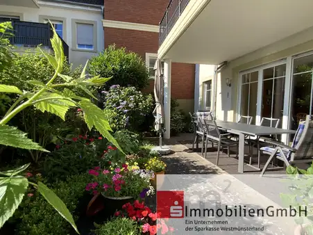 Stilvolle Erdgeschoss-Wohnung: barrierefrei und grün!